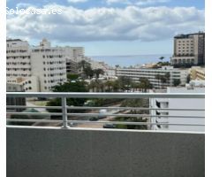 ¡Soleado apartamento en esquina con vistas panorámicas en Playa del Inglés – Su paraíso vacacional!
