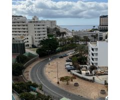 ¡Soleado apartamento en esquina con vistas panorámicas en Playa del Inglés – Su paraíso vacacional!