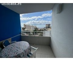¡Soleado apartamento en esquina con vistas panorámicas en Playa del Inglés – Su paraíso vacacional!
