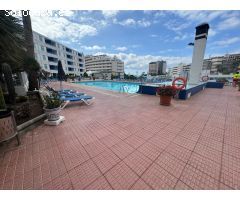 ¡Soleado apartamento en esquina con vistas panorámicas en Playa del Inglés – Su paraíso vacacional!