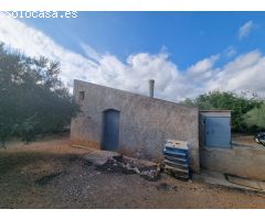 Finca Rústica con Caseta y cisterna de agua