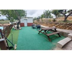 ¡Disfruta de la tranquilidad y la naturaleza en esta finca rústica con jardín y piscina propia en L