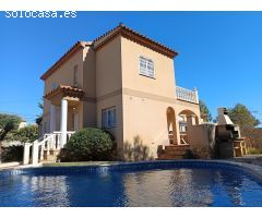 Bonita casa con piscina en Las Tres Calas, con HUTTE