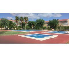 Bonita casa con 4 piscinas comunitarias cerca de la playa en Miami-Platja