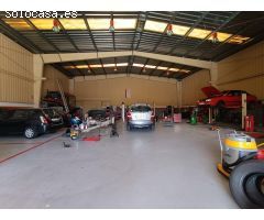 Taller automovil y parcela muy bien ubicados en la zona industrial de lHospitalet de lInfant