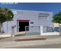 Taller automovil muy bien ubicado en la zona industrial de lHospitalet de lInfant