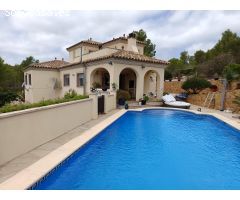 Encantadora casa de estilo español, con jardín y piscina en St Jordi dAlfama