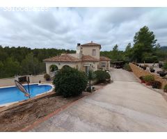 Encantadora casa de estilo español, con jardín y piscina en St Jordi dAlfama