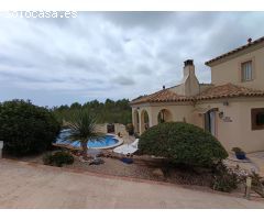 Encantadora casa de estilo español, con jardín y piscina en St Jordi dAlfama