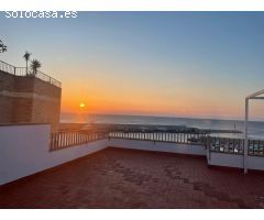 ¡EXCLUSIVA! Ático delante del mar con vistas  espectaculares en LAmetlla de Mar