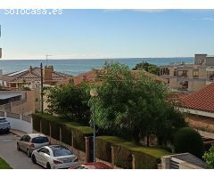 Magnífico piso con vistas al mar cerca de la playa con piscina y parking