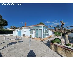 Bnita casa típica española, amplia, en planta baja con jardín y piscina, con HUTTE