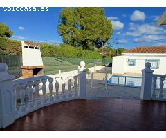 Bnita casa típica española, amplia, en planta baja con jardín y piscina, con HUTTE