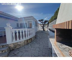 Bnita casa típica española, amplia, en planta baja con jardín y piscina, con HUTTE