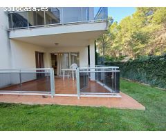 Bonito piso con entorno natural y acceso directo a la playa y a la piscina, con HUTTE