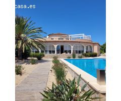 Exclusivo chalet con piscina y tecnología de vanguardia en Las Tres Calas – A 4 km de la Playa