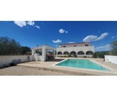 ???? Exclusiva Finca Rústica con Encanto y Privacidad – A Solo 5 km de la Costa ????
