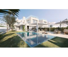 Espectacular villa individual a orillas del mar Mediterráneo en la preciosa zona de Mijas.