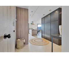 Espectacular ático de diseño vanguardista con impresionantes vistas en un entorno idílico.