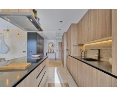 Espectacular ático de diseño vanguardista con impresionantes vistas en un entorno idílico.