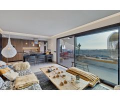 Espectacular ático de diseño vanguardista con impresionantes vistas en un entorno idílico.