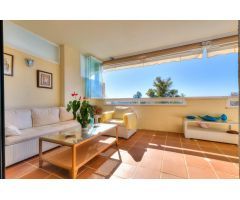 Espectacular amplio ático dúplex en primera linea de golf anclado en la exclusiva zona de Guadalmina