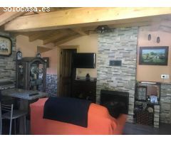 Casa de piedra con vistas impresionantes.