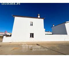ACOGEDORA CASA FAMILIAR EN EL PARQUE NATURAL SIERRA NORTE DE SEVILLA.