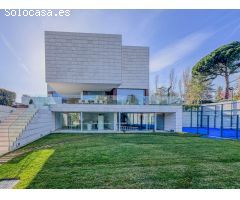 Exclusivo Chalet Independiente de Diseño Moderno en La Florida - Aravaca