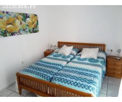 Amplio y practico con 3 dormitorios 2 baños en el Pueblo ANdaluz