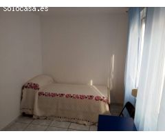 Amplio y practico con 3 dormitorios 2 baños en el Pueblo ANdaluz