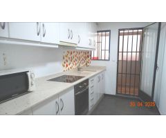 Amplia vivienda en venta con terraza en la Raiosa