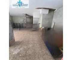 SE VENDE LOCAL - ZONA FERIA