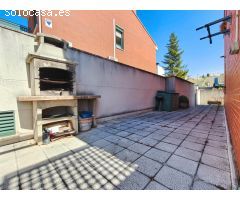 Vivienda Unifamiliar PAREADA en Urbanización  LOS REALES DE PARQUESOL