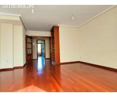 Vivienda de TRES dormitorios DOS años en urbanización ENTREPARQUES