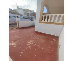 BUNGALOW BAJO SIN VECINO ARRIBA 2 HABS PARCELA PARA METER COCHE Y SOLARIUM PRIVADO... 133.500 EUROS