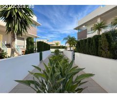 APARTAMENTO EN RESIDENCIAL PRIVADA EN QUESADA. 2 DORM. CON JARDIN DE 70 M2. PISCINA COMUNITARIA.