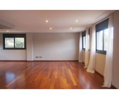 Fantástica casa de 6 dormitorios en alquiler en Bellaterra