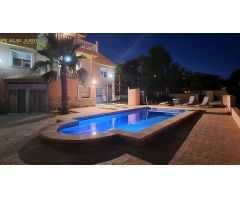 Gran chalet con apartamento de invitados en Mutxamel