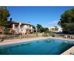Villa en Venta en Elche de la Sierra, Alicante