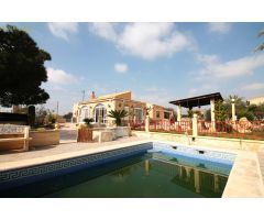 Villa en Venta en Crevillente, Alicante