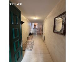 Encantadora casa adosada a la venta con jardín y piscina con vistas a la montaña