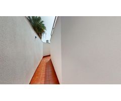 ¡¡CASA ADOSADA EN VILLAFRANCA, CON  3 DORMITORIOS, 3 BAÑOS, AMPLIA TERRAZA, GARAJE y PISCINA!!