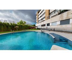 ¡VIVIENDA PRÓXIMA A VIAL NORTE CON , PISCINA, PISTA DE PADEL, COCHERA y TRASTERO!