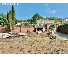 Terreno con pequeña edificación en Valles Altos