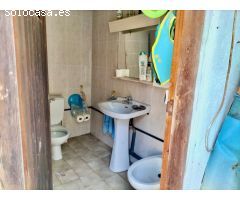 Terreno con pequeña edificación en Valles Altos