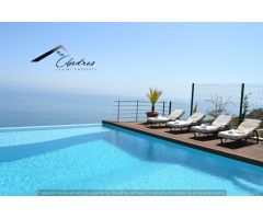 Nueva moderna villa está situada en la hermosa zona en Manilva, con vistas al mar Mediterráneo.