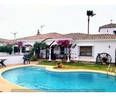 Villa   rustica  con  piscina  en  venta  en  Manilva