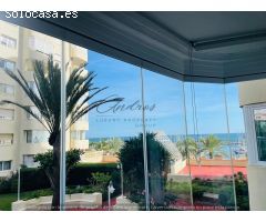 Apartamento  en venta con vistas al mar en primera linea de playa,  Puerto Estepona