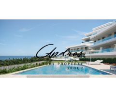 Atico, 2 dormitorios,2 baños de diseño vanguardista y elegante, vistas al mar, en venta en Estepona